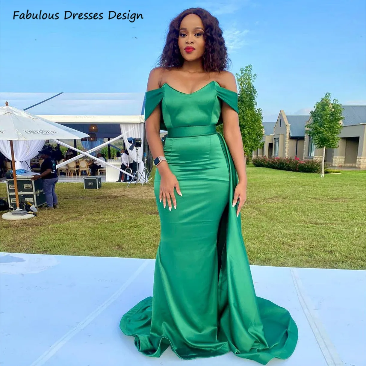 

Formal Green Mermaid Long Bridesmaid Dresses Off Shoulder Scoop Neck Streamer Trumpet Wedding Party Dress For Women Prom Gown