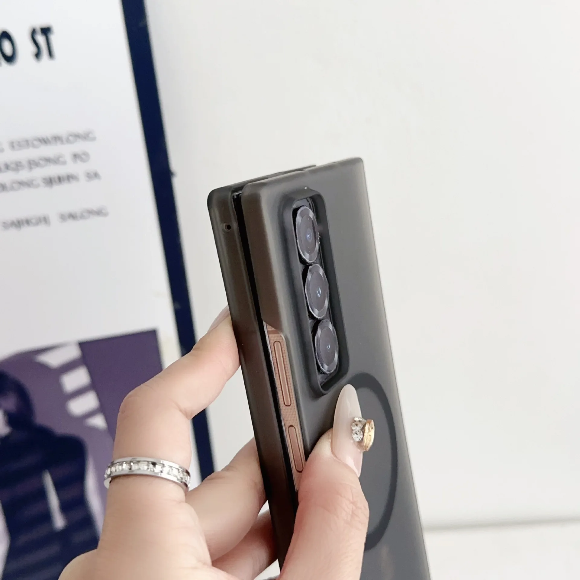 Magnetic Hard Frame Magsafe Cover with Enhanced Protection