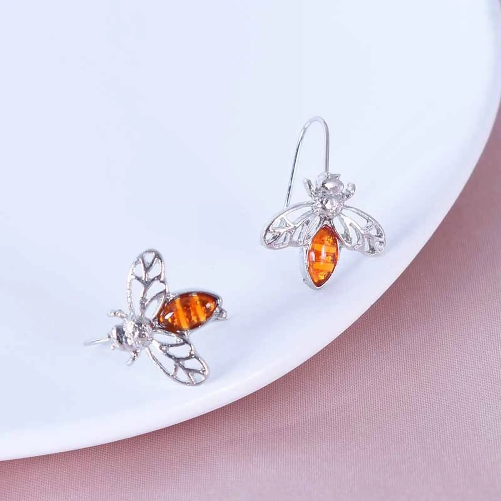 Fashion Retro Little Bee Stud Earrings Amber Bee Earrings Exquisite Jewelry Valentine'S Gift Boucle D’Oreilles Acier Inoxydable 4