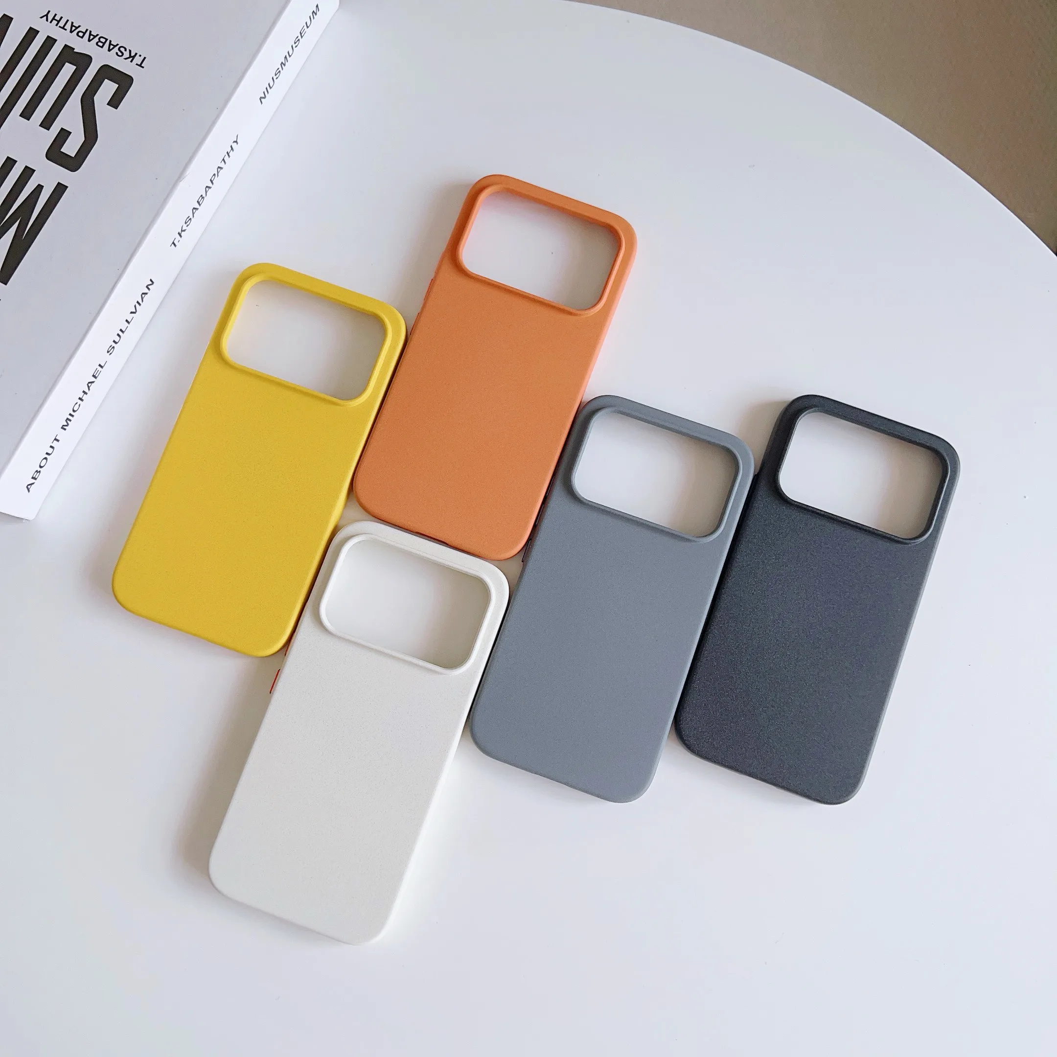 High-Quality Frosted Hard Case with MagSafe Magnetic Protection - Non-Slip Protective Cover and Shell Bumper
