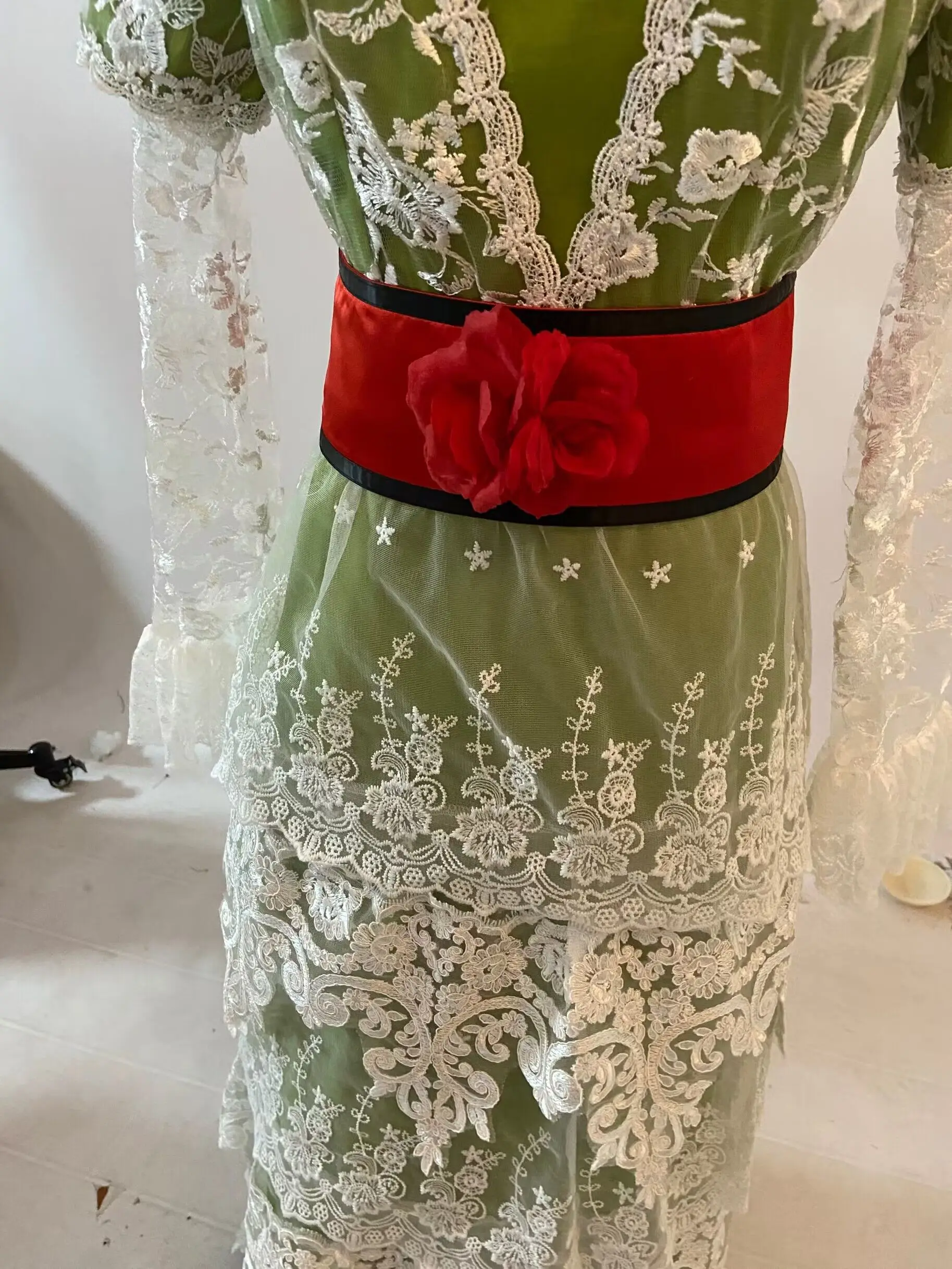 green emerald velvet dress Amazon.com: ADuchessCos Titanic Rose DeWitt Bukater Cosplay Costume Rose  Lace Dress Romantic Tea Gown Regency Green Long Dress : Clothing, Shoes &  Jewelry