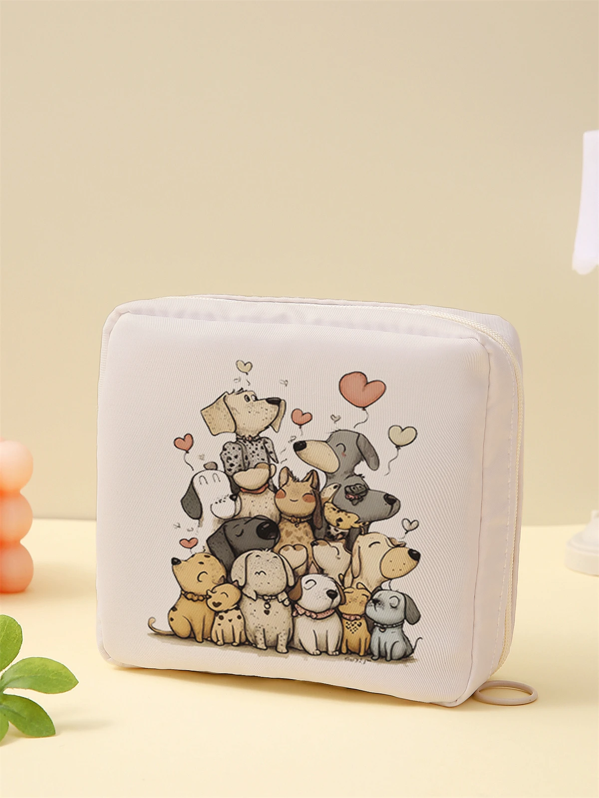 Cartoon dog pattern printed sanitary napkin storage bag, women's lightweight tissue bag, sanitary tissue bag