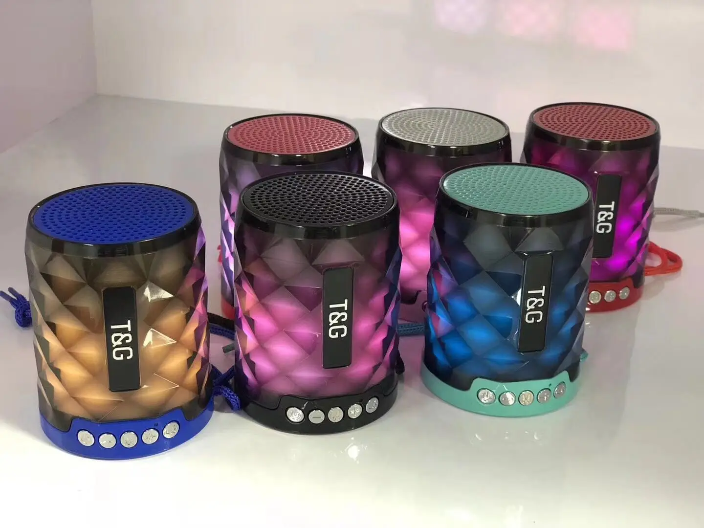 

LED crystal flashing light beautiful Bluetooth small speaker mobile phone wireless call TG155 external single Bluetooth card