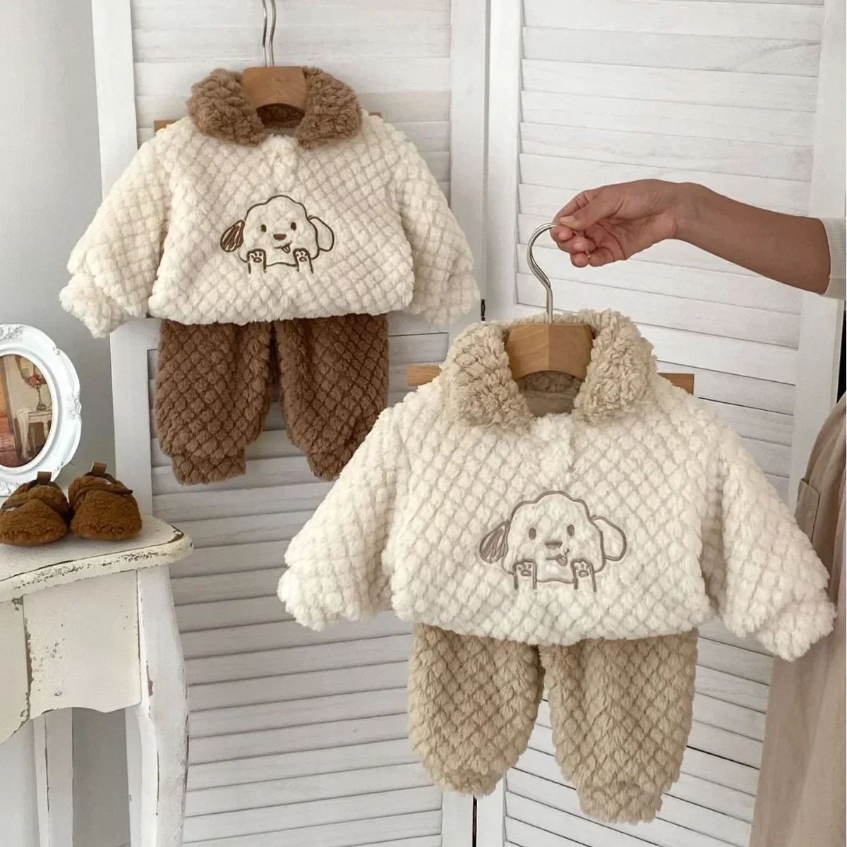 

Winter Baby Plush Set with Cute Cartoon Embroidery Cover, Long Sleeved Pants, Baby Thick and Warm Two-piece Set