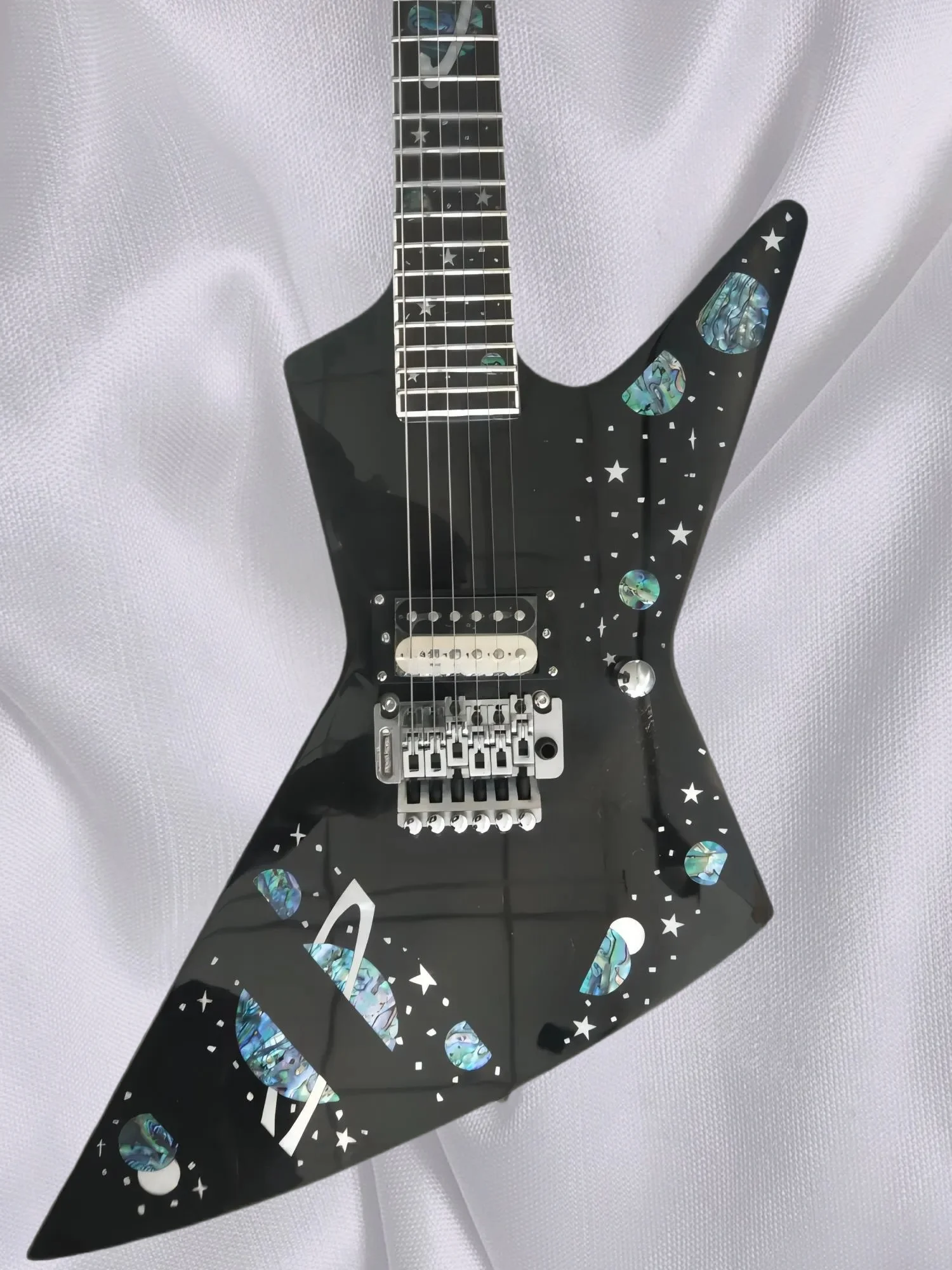 Star Shaped Electric Guitar: A Unique and Stylish Choice for Music Lovers