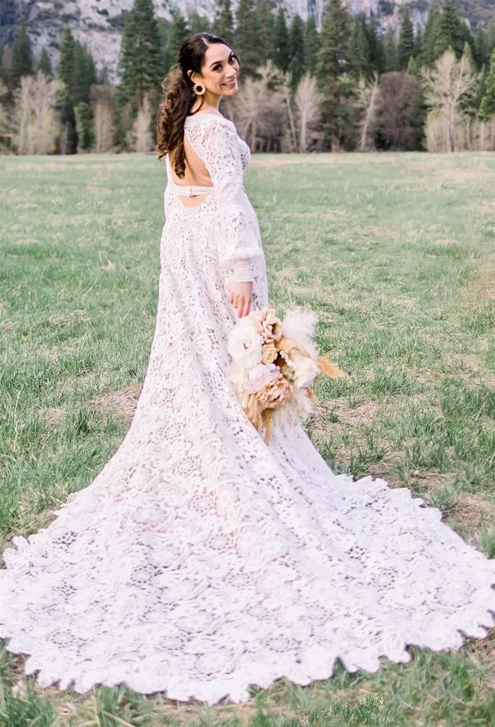 Boho Long Sleeve Lace Bohemian Wedding Dress Deep V Open Back Bridal Gown Scalloped Train Country Rustic Outdoor Dresses