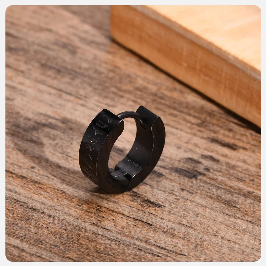 Vnox Männer Nordische Wikinger Runen Creolen, 13 mm Edelstahl Huggie Ohr Geschenke Schmuck für männliche Jungen – Detail 7