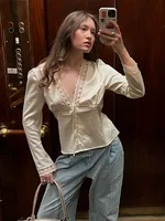 Rétro dentelle profonde col en v chemise femmes Chic solide à lacets boutons chemises minces femme 2025 été polyvalent mode rue hauts 5