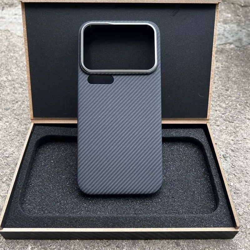 Luxury Carbon Fiber Aramid Magnetic Phone Cover