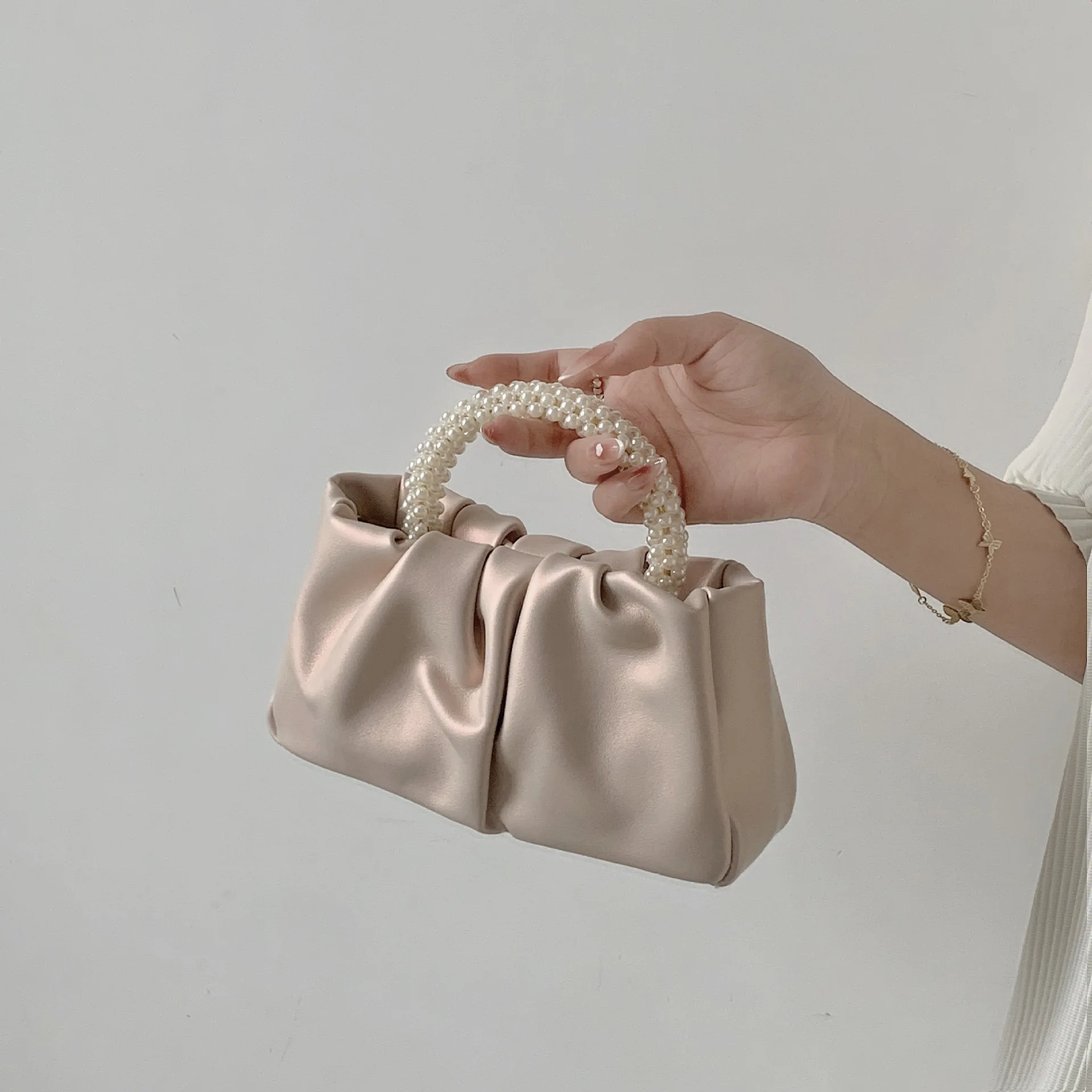 

Simulated Pearl Handbag 2023 Women Pleated Cloud Bag Pink White Crossbody Bag Phone Makeup Storage Fashion Sweet Tote Bag