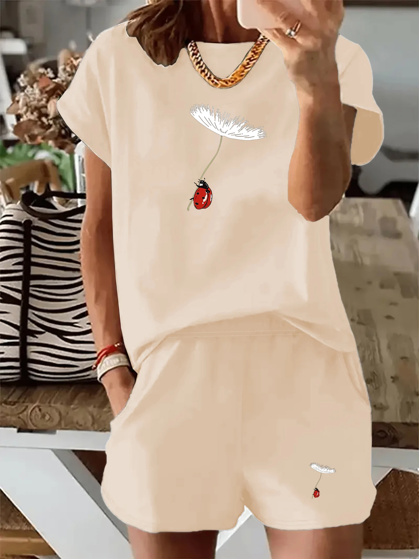 Women's Casual Outfit, a Trendy Must-Have, Summer Gentle Healing Style Dandelion and Ladybug Print Set, Comfortable and Skin-Friendly Outfit for Dates and Commuting, Women's Clothing 3