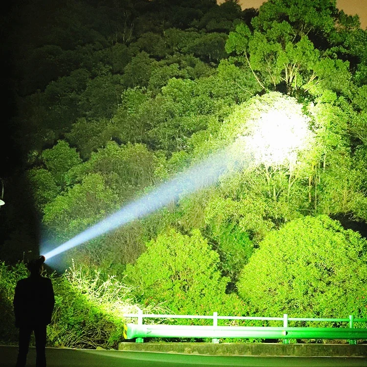 Super nepopsaný USB dobíjecí searchlight LED baterka vodotěsný ultradlouhá rozsah ruka lampa outdoorové hon rybaření lehký