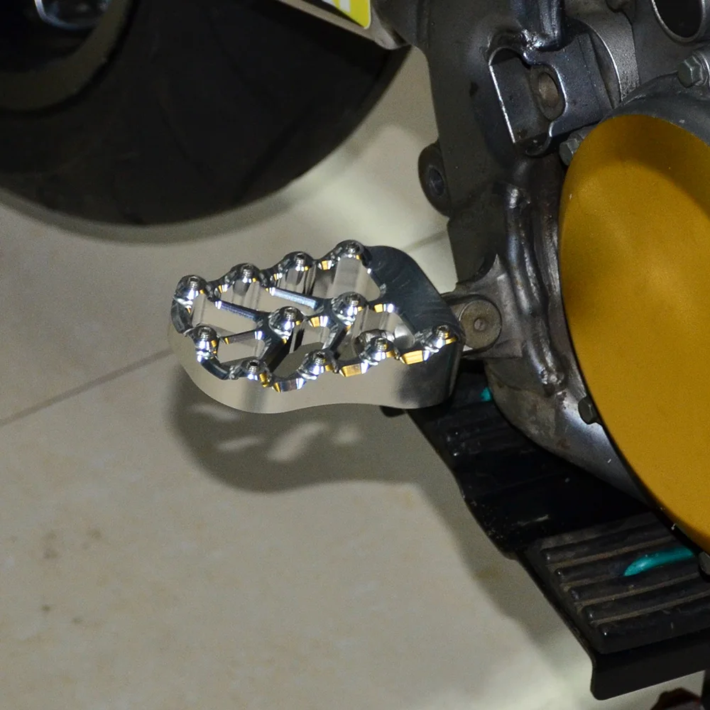 NICECNC Für Suzuki DRZ400SM DRZ400S DRZ400E DR-Z 400SM S E 2000-2022 Breite Billet Fußrasten Fußrasten Aluminium & Edelstahl – Detail 3