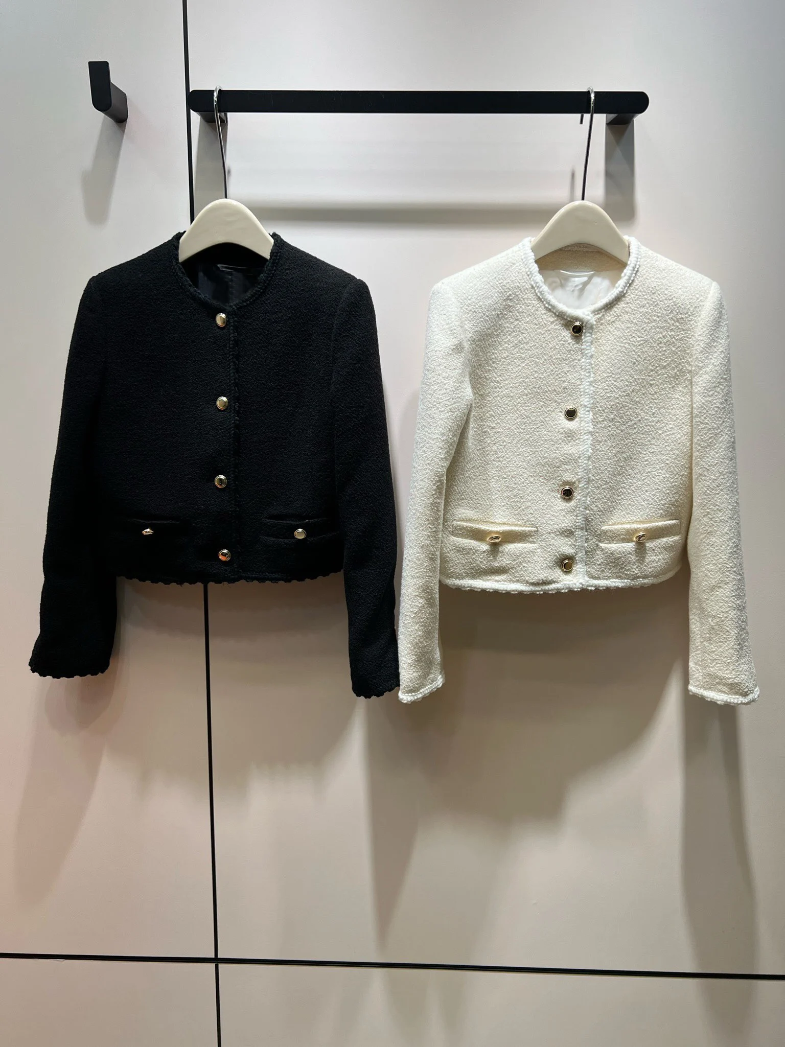 

2023Twist edge short wool suit jacket round gold buckle simple fashionable sweet temperament