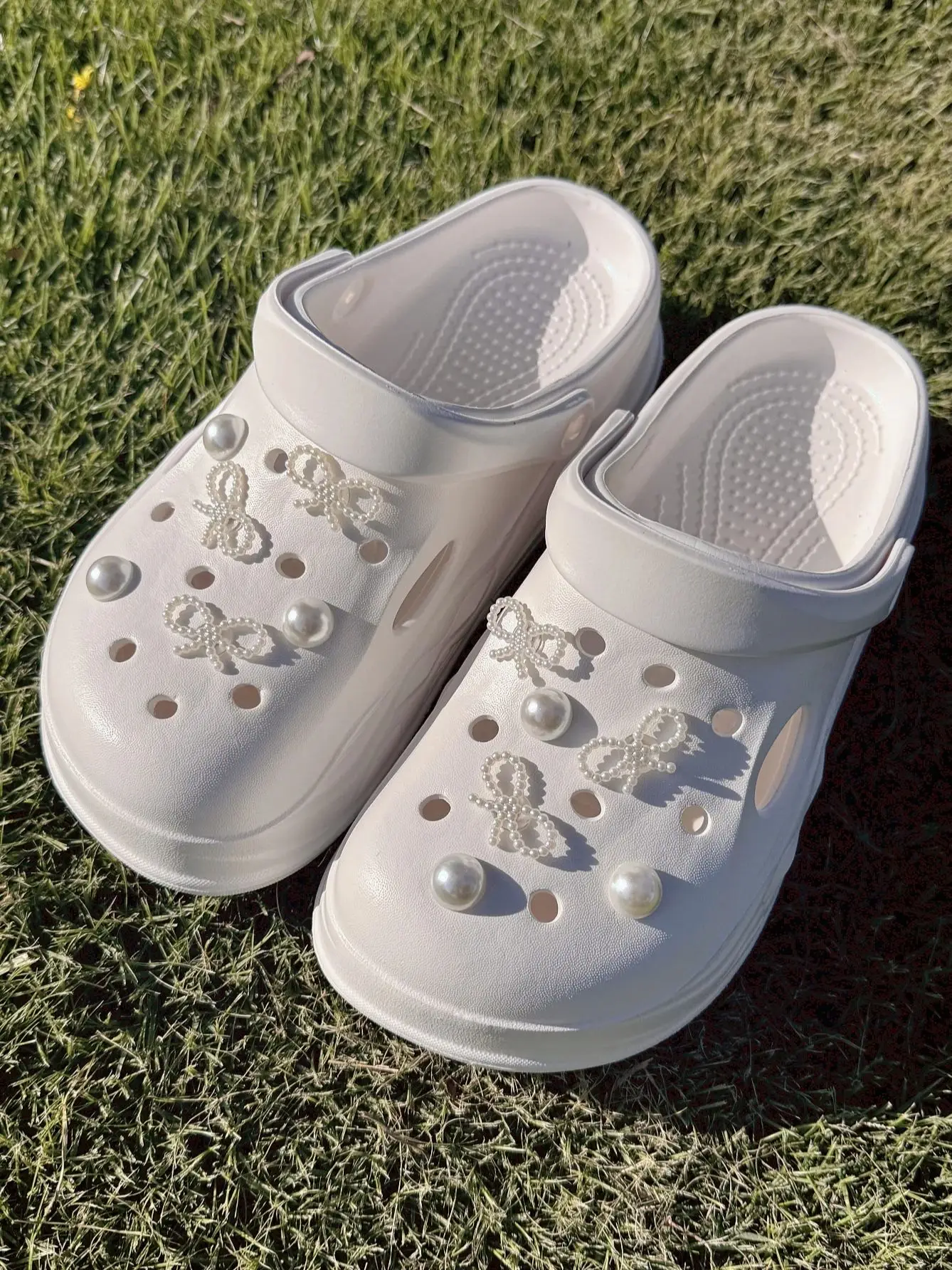 12 DIY weiße Perlenschleifen-Schuhschnallendekorationen, multifunktionales Schuhclip-Zubehör, geeignet für Damensandalen, Hausschuhe und – Detail 3
