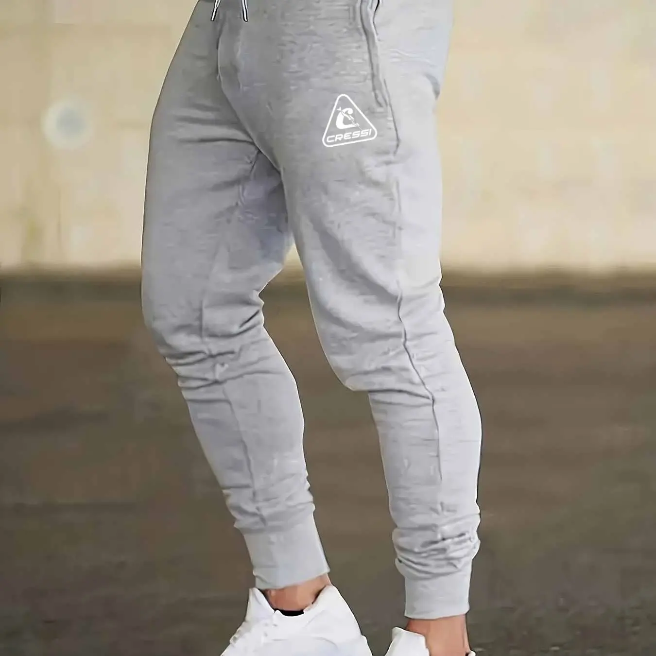 The men's casual wear has a slight stretch and is suitable for outdoor activities in spring and autumn. - 2