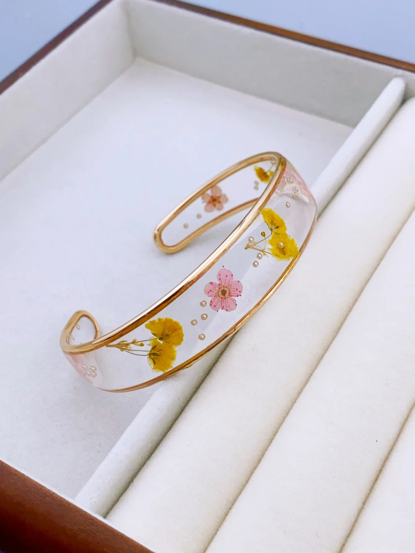 Fashionable Resin Bracelet with Real Flowers for Women, Perfect for Everyday Wear jewelry for women 4