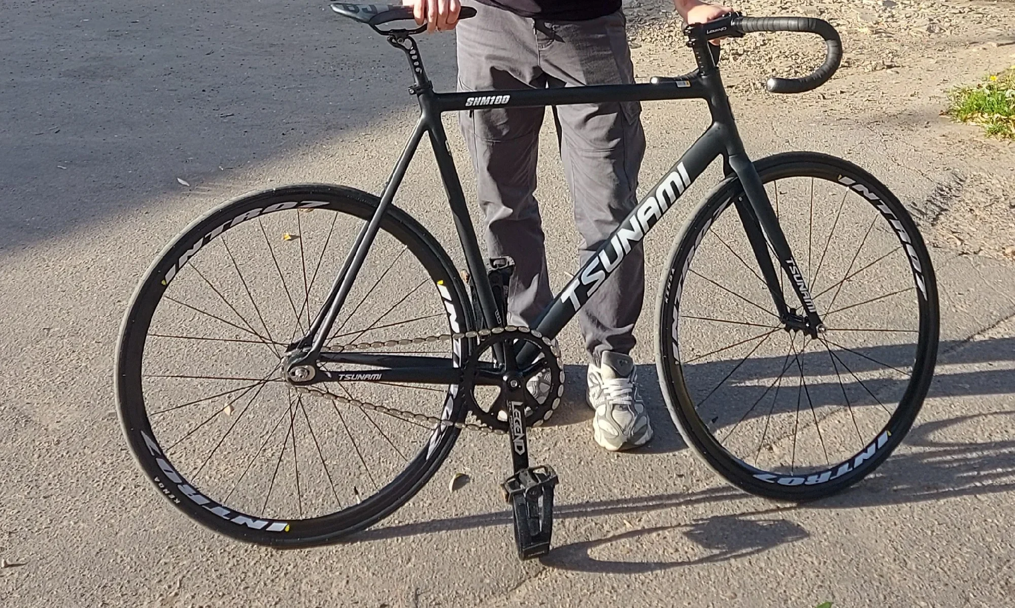 ピスト固定ギアバイク津波トラックシングルスピードレーシング自転車