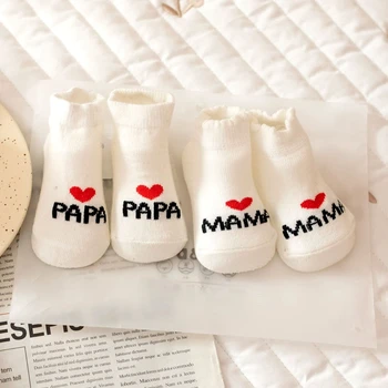2 paia di calzini per neonati e ragazzi bianchi carini amore MAMA PAPA Bebe calzini in cotone regalo per bambini calzini per bambini confezione design 1
