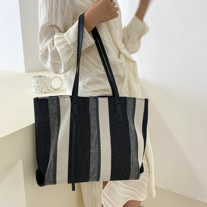 Korean Large Capacity Women Shoulder Bags 2022 New Simple Vertical Stripe Leisure Women Tote Bag Fashion Handbag