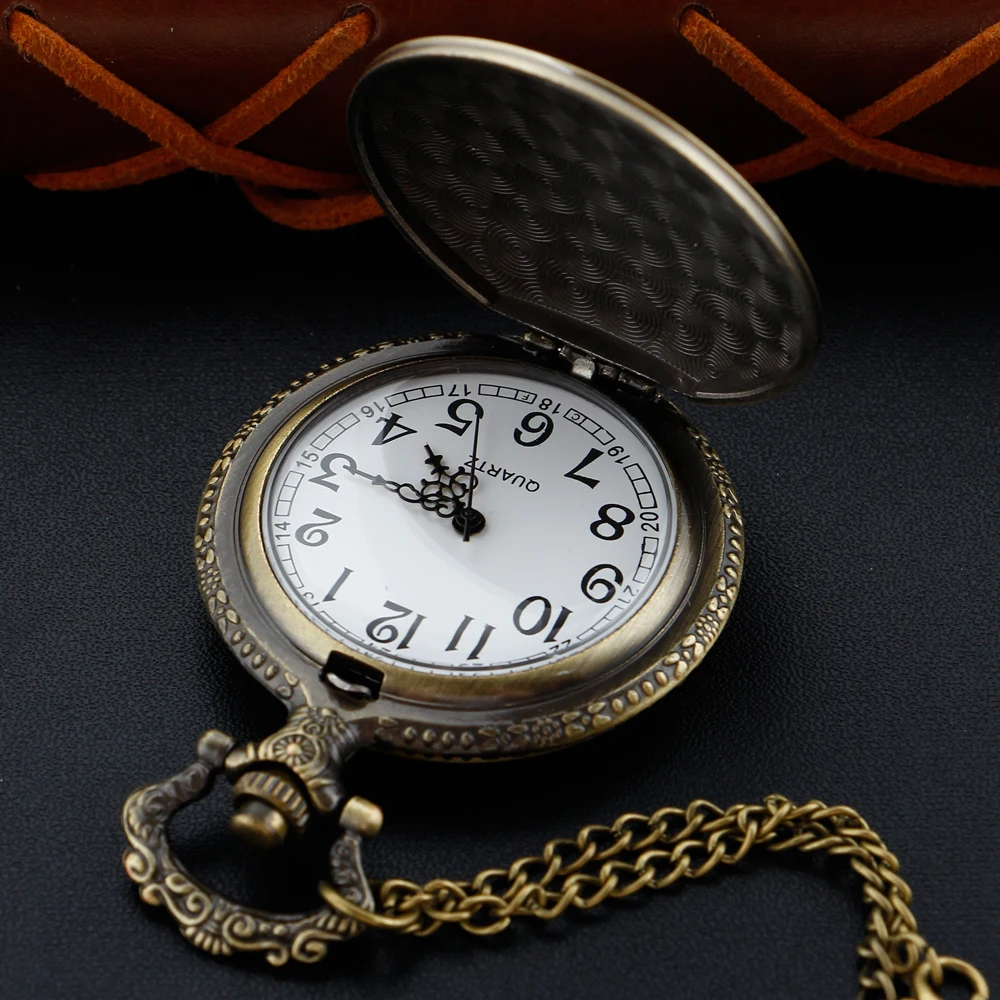 Klasický retro titánský 3D ražené logem starožitný křemen kapsa hodinky couple's nejlepší svátek commemorative dar hodiny
