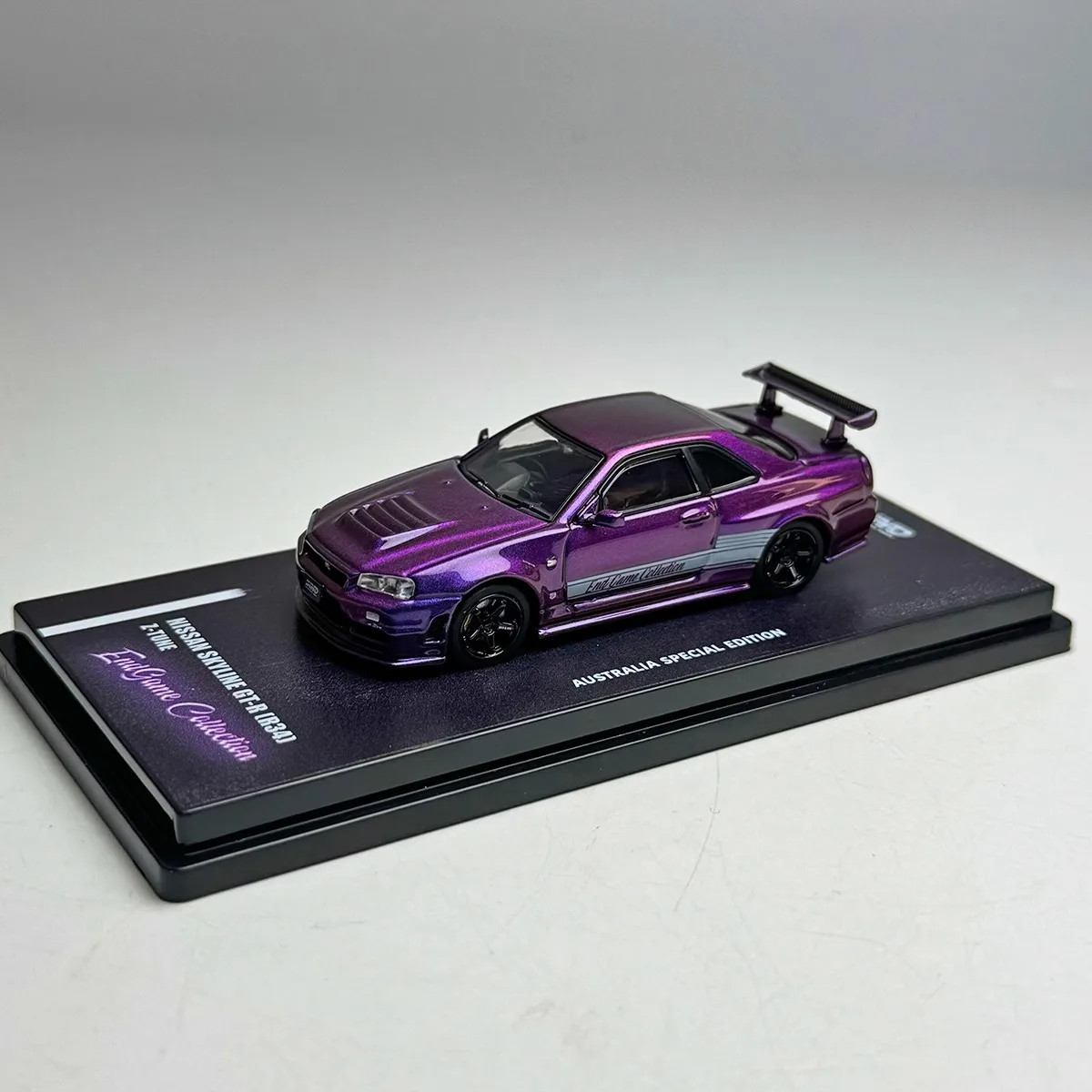 

Модель автомобиля INNO 1:64, модель Nissan SKYLINE GT-R R34 из сплава