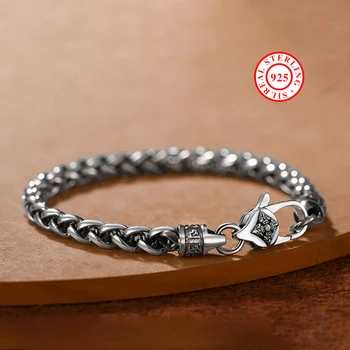 925 sterling silver Chopard chain diamond buckle bracelet is an exquisite jewelry, made of sterling silver, design style with Chopard chain, plus diamond buckle design, and a sense of design that people's fashion and not immortal.This bracelet is not only suitable for matching various clothes, showing the charm of stylish and more tastes and quality that can be applied to wear.The texture and gloss of the sterling silver has been made of sterling silver. It makes more lasting and durable. 1