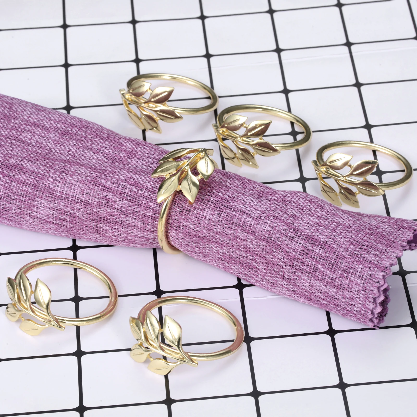 6pcs 4cm Golden Christmas Napkin Ring Holders Buckle for Holiday Dinners Parties Wedding Adornment Table Decoration Accessories