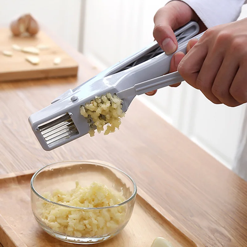 

Multifunction Garlic Press Masher Manual Cut Slices Shredder GingerKitchen Vegetable Utensil Squeeze with Cleaning Brush