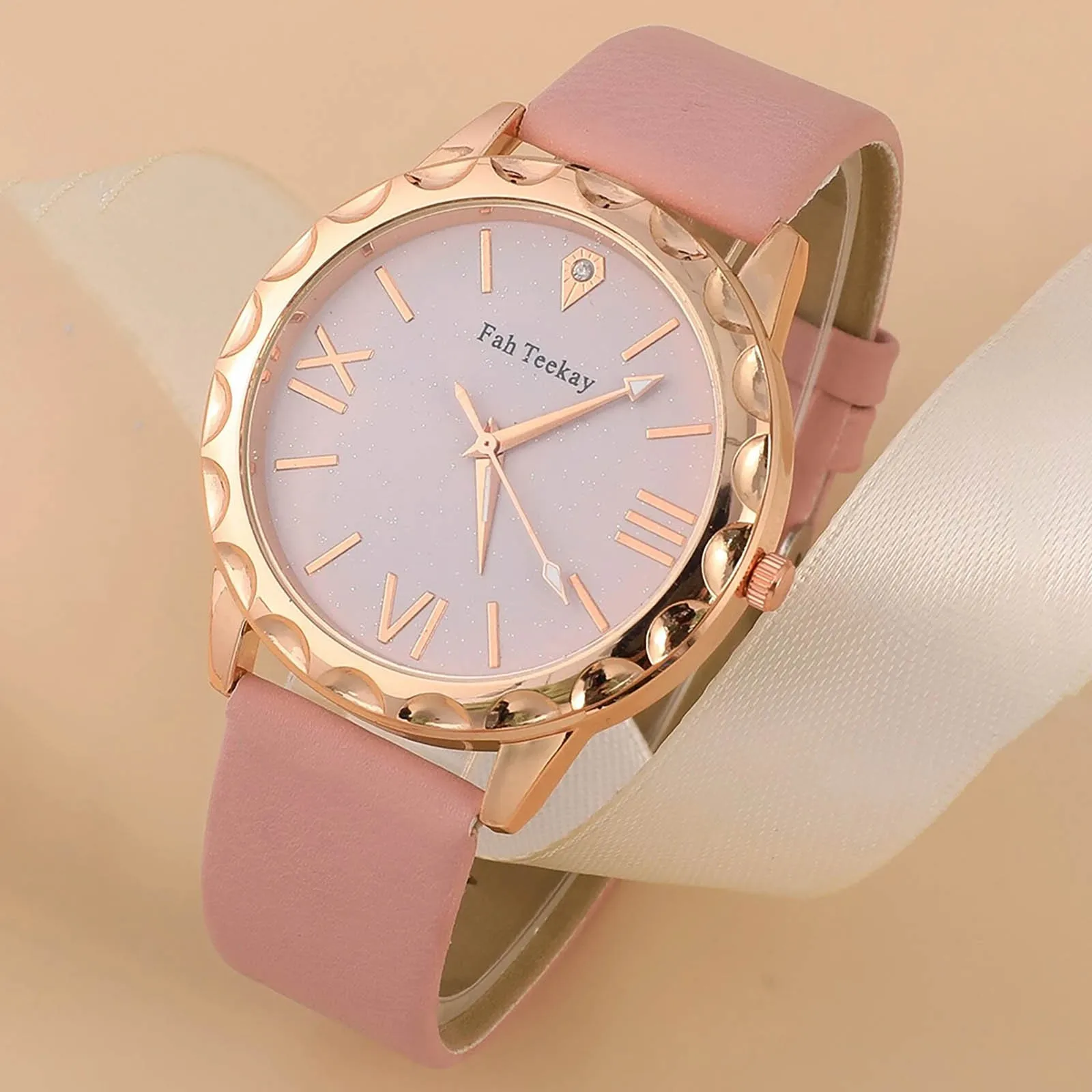 

High-end Ladies Watch Luxury Leather Strap Analog Quartz Wristwatches Fashion Temperament Women Digital Watch Relogio Feminino