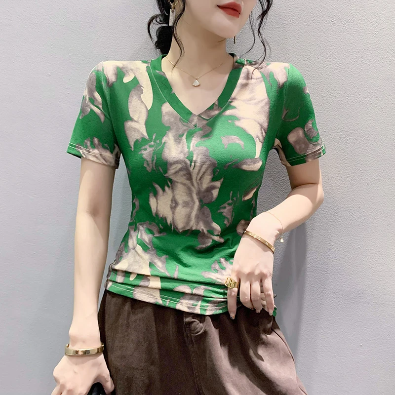

Женская футболка с коротким рукавом, привлекательная футболка с V-образным вырезом и цветным принтом, модель 2023 в Корейском стиле на лето, 33180