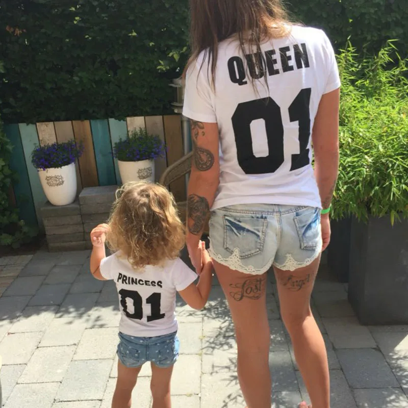 King Queen Princess Prince Family Matching T-Shirts Dad Mom Daughter Son Clothes Casual Letter Print Short Sleeve Tees 5