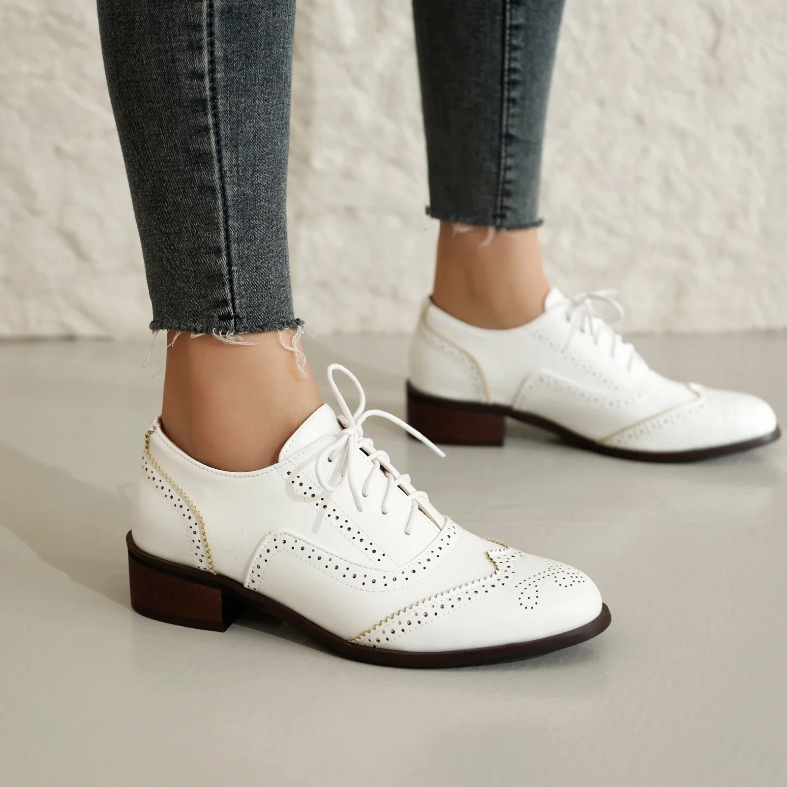 

Туфли женские демисезонные на шнуровке, лоферы большого размера с перфорацией, лоферы в стиле ретро, длина стопы 36-46, 23-28 см, 2024