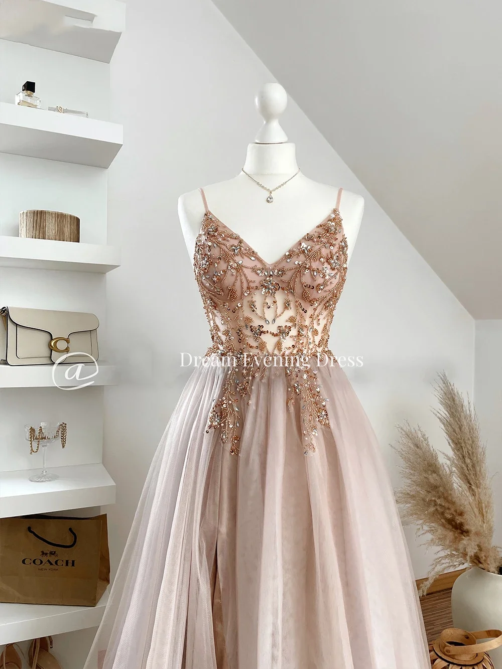 Elegant 2023 Pink Sequins Handmade Beaded A-line Prom Dresses Tulle V-neck Spaghetti Strap Backless Party Evening Dresses