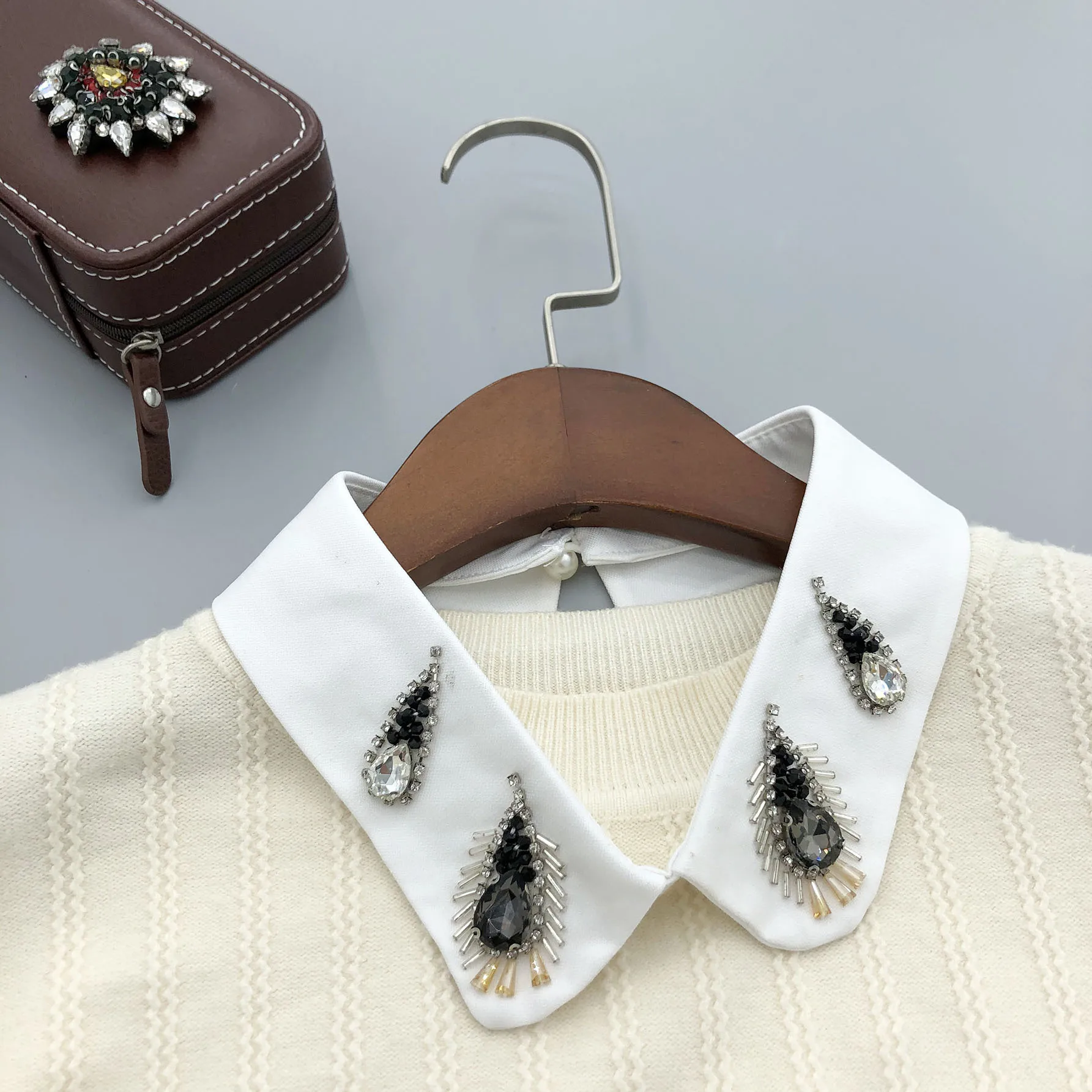 

Elegant Embroidery Fake Collar for Women Sweater Blouse Tops False Collar Ladies Handmade Beads Shirt Detachable Collar