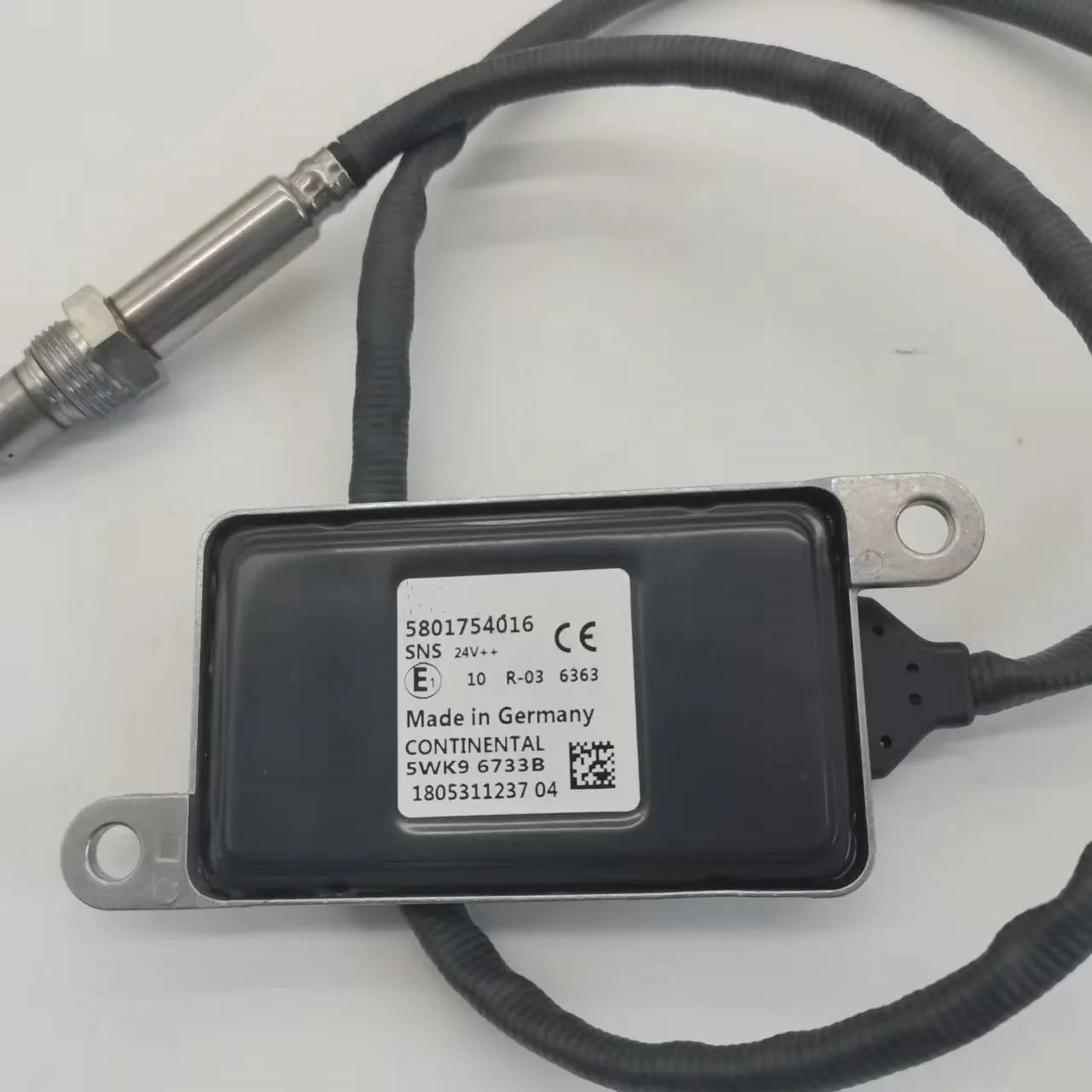 24V Nox sensor 5801754016 5WK96733B 5WK9 6733B  NOX Sensor  Nitrogen Oxygen Sensor  For IVECO Truck