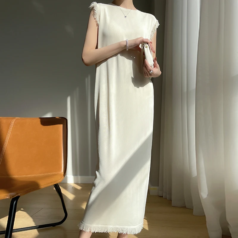 2023 Latest Summer Tassel Raw Edge Knitted Round Neck Retro Lce Silk Curved Bead Dress Women\'s Sleeveless Chic Tank Top Skirt