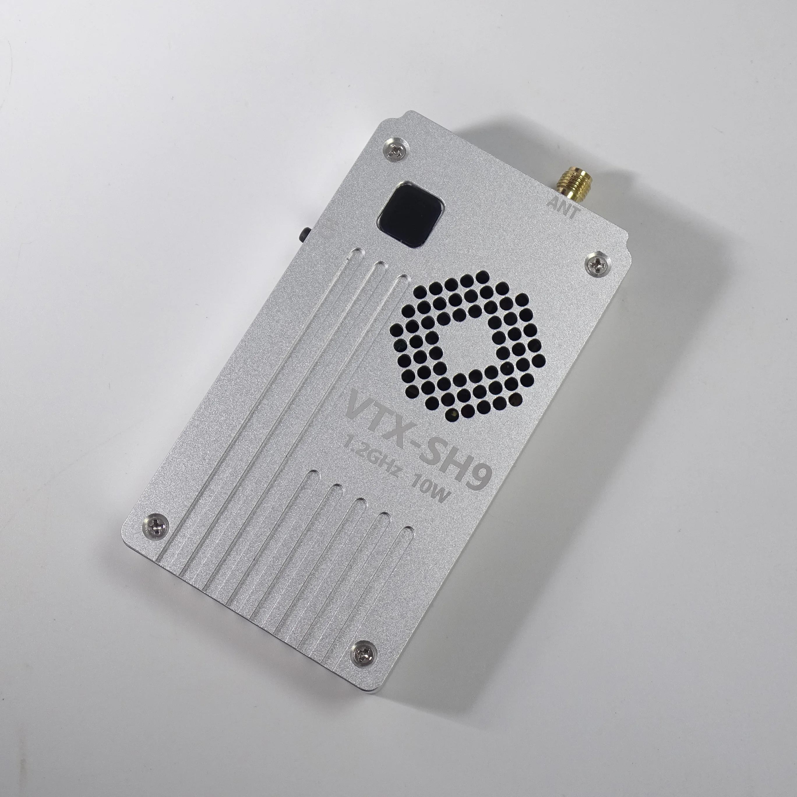 Détail du dissipateur thermique du VTX-SH9 1.2GHz 10W émetteur vidéo FPV analogique ultra longue portée 8CH