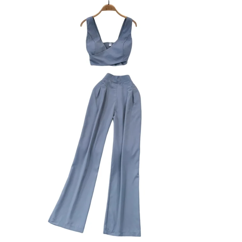 

Женский комплект из 2 предметов, укороченный топ без рукавов с V-образным вырезом и облегающие широкие брюки, лето 2024