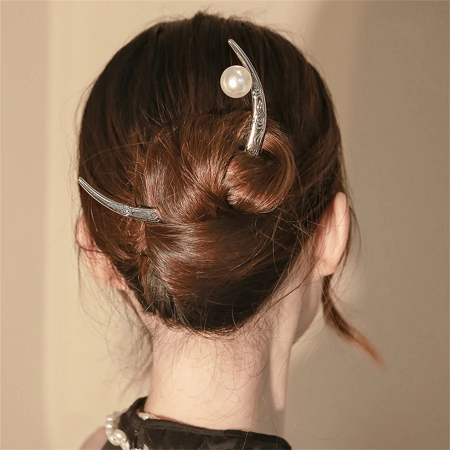 New Fashion Pearl Moon Hairpin Retro Half Moon Pull Hairpin Femminile High Sense Ball Head Curling Copricapo Hair Stick All'Ingrosso