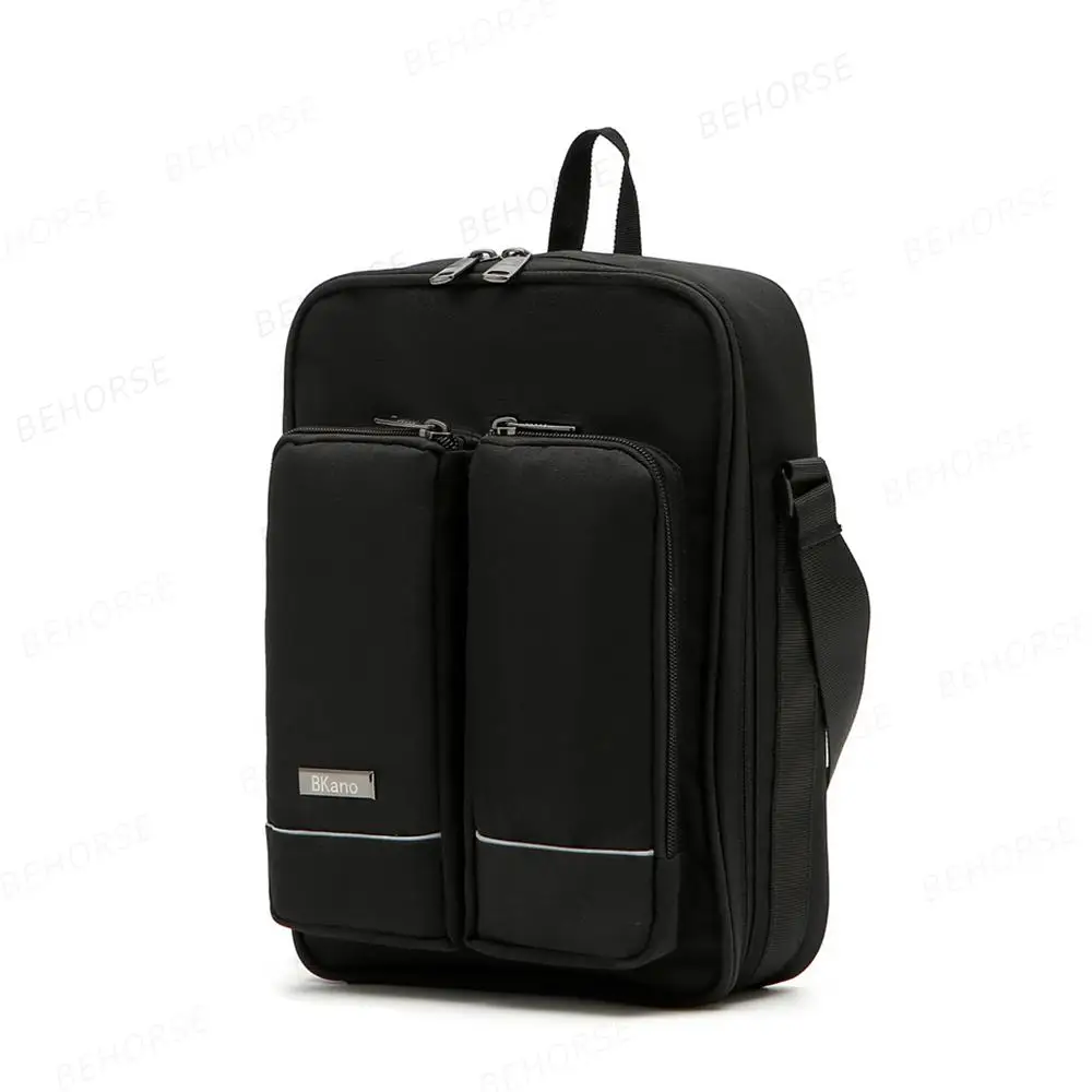 Sac à bandoulière pour DJI Mini 5 Pro posé sur une table, avec la télécommande et accessoires rangés dans les poches.
