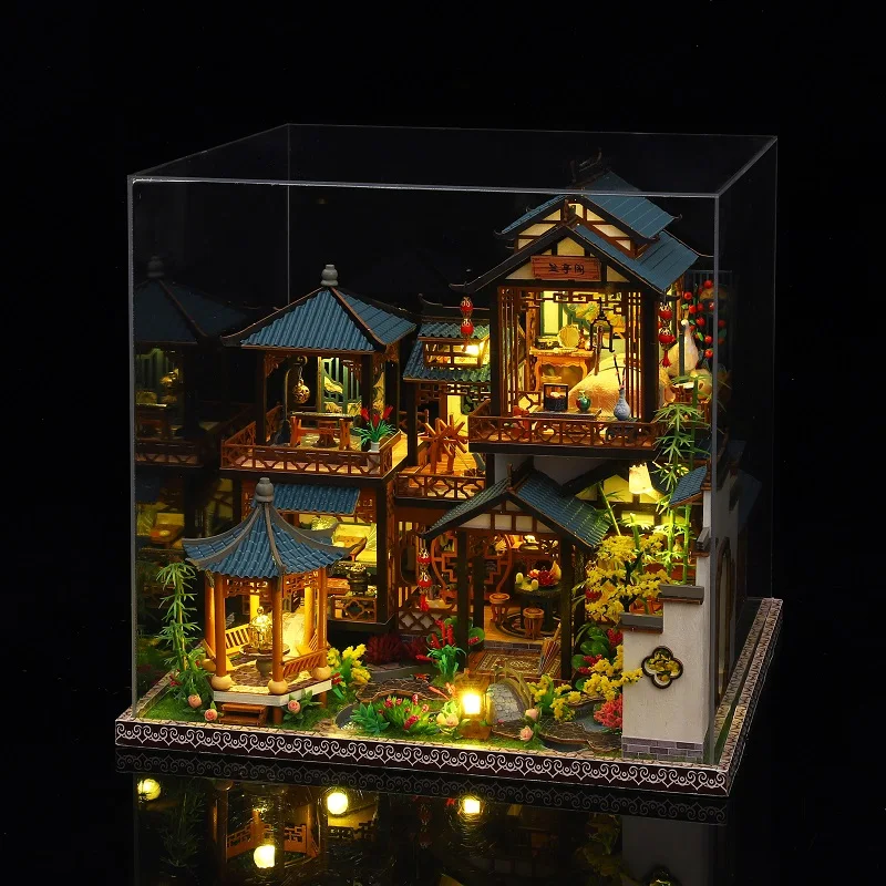 アート・デザイン・音楽 Dolls' Houses Collections Ten bespoke musical dollhouses inhabit a suburban wonderland