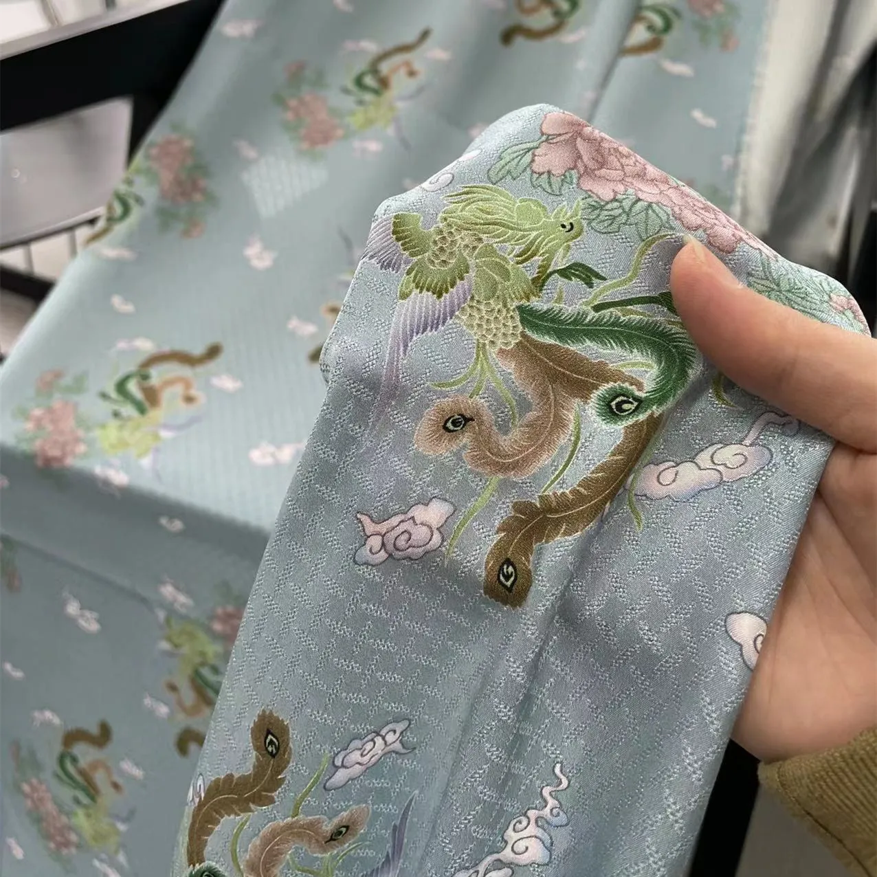 

NO28 2023New 100% Mulberry Silk Cheongsam Fabric Phoenix Peony Jacquard Clothings Soft Elegant Women's Dress Fabrics 114cm Width