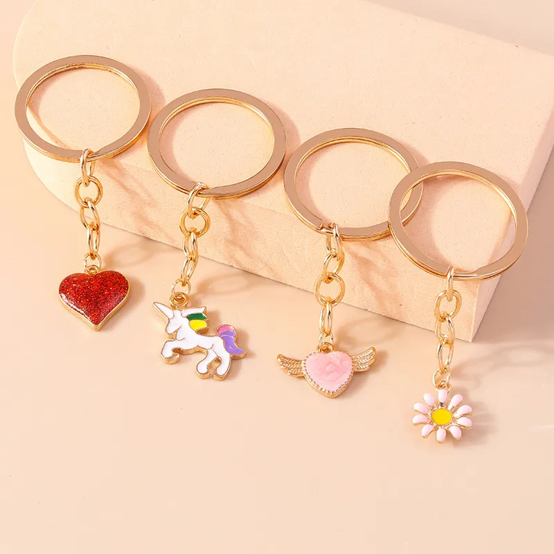 Aihua Niedlicher Emaille-Schlüsselanhänger, Gänseblümchen-Blumen-Herz-Schlüsselanhänger für Frauen und Mädchen, Handtasche, Anhänger, DIY-Schmuck, Geschenke