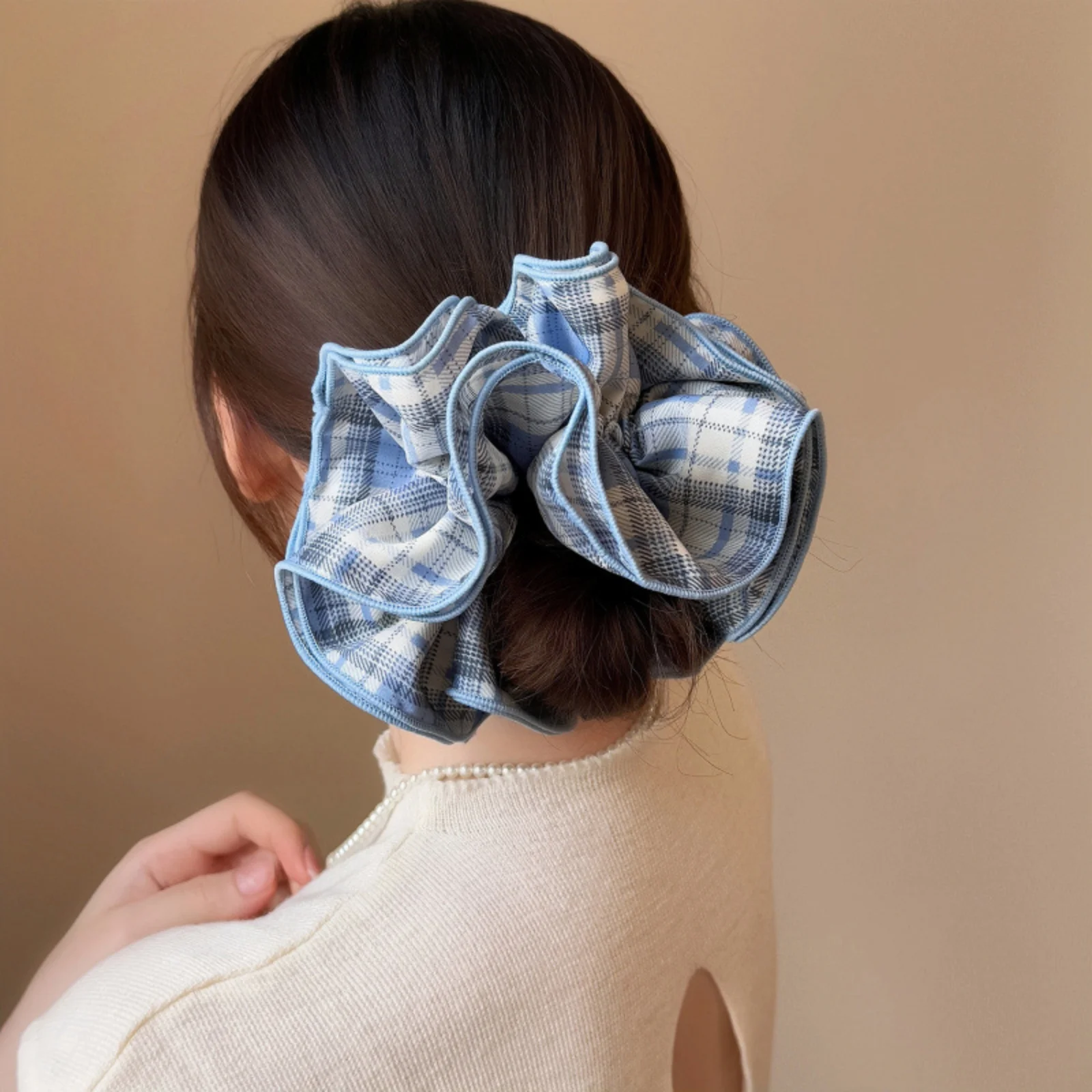 1PC  Black and White Plaid Ruffled Scrunchie, Fashionable Hair Accessory for Women, Cute Hair Tie for Daily Wear