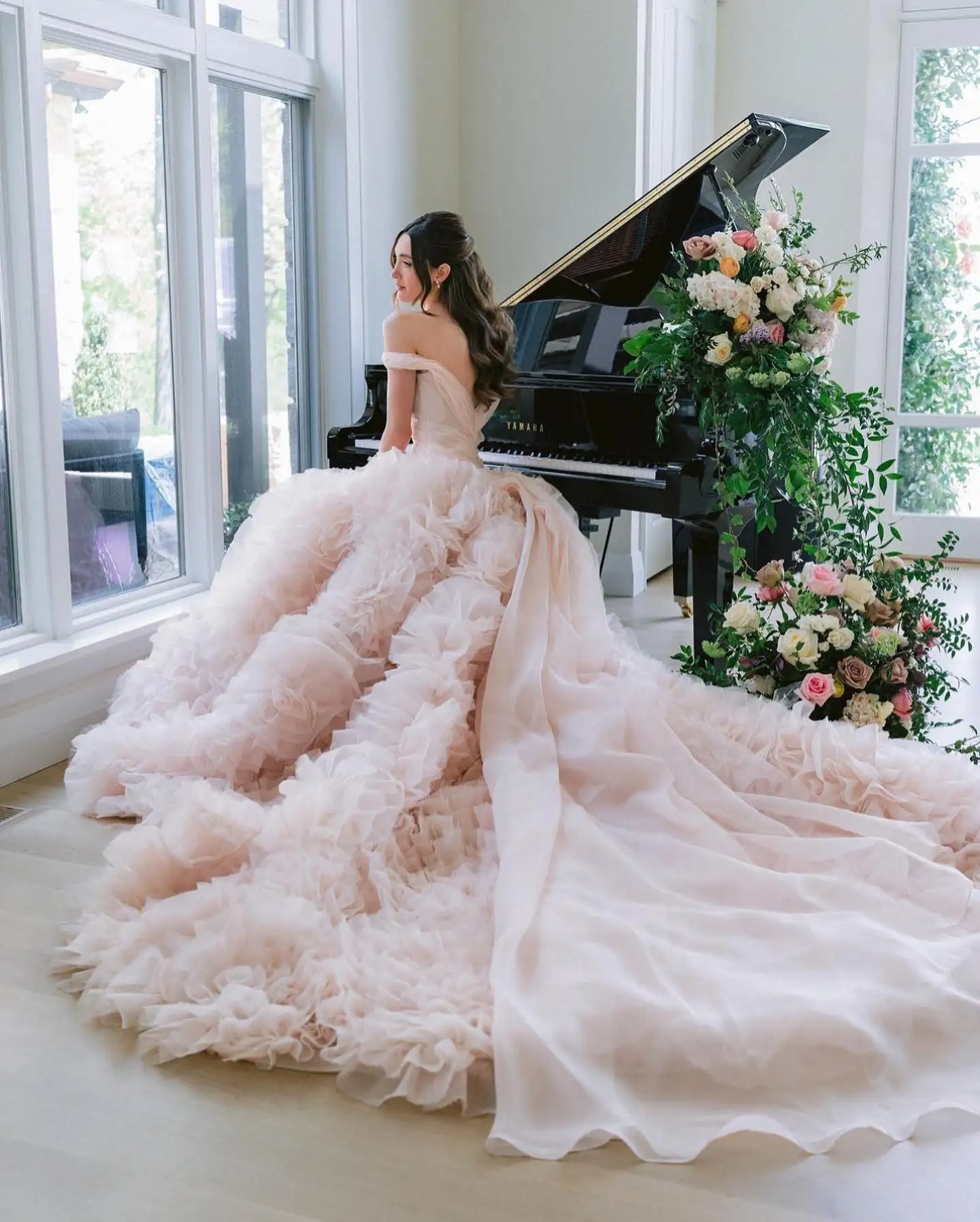 Gorgeous Light Pink Wedding Bridal Dresses Extra Fluffy Tiered Ruffle Tulle Garden Wedding Gowns Bridal Photo Shoot Dress 2023