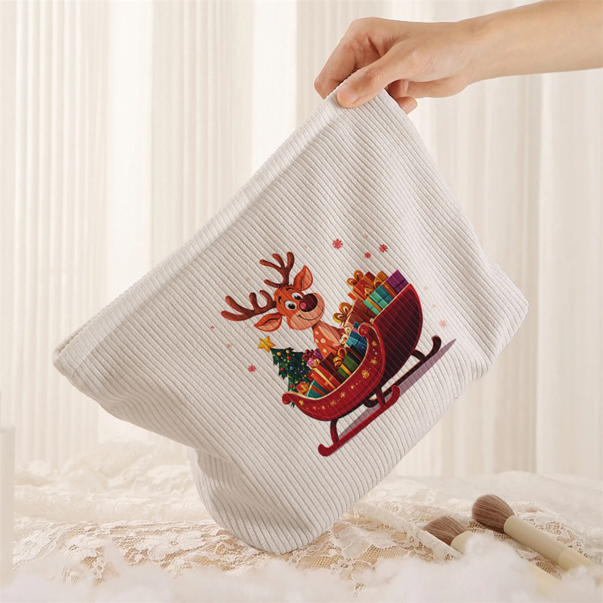 1 Christmas themed corduroy makeup bag, lightweight zipper makeup storage box, multifunctional bag with lining