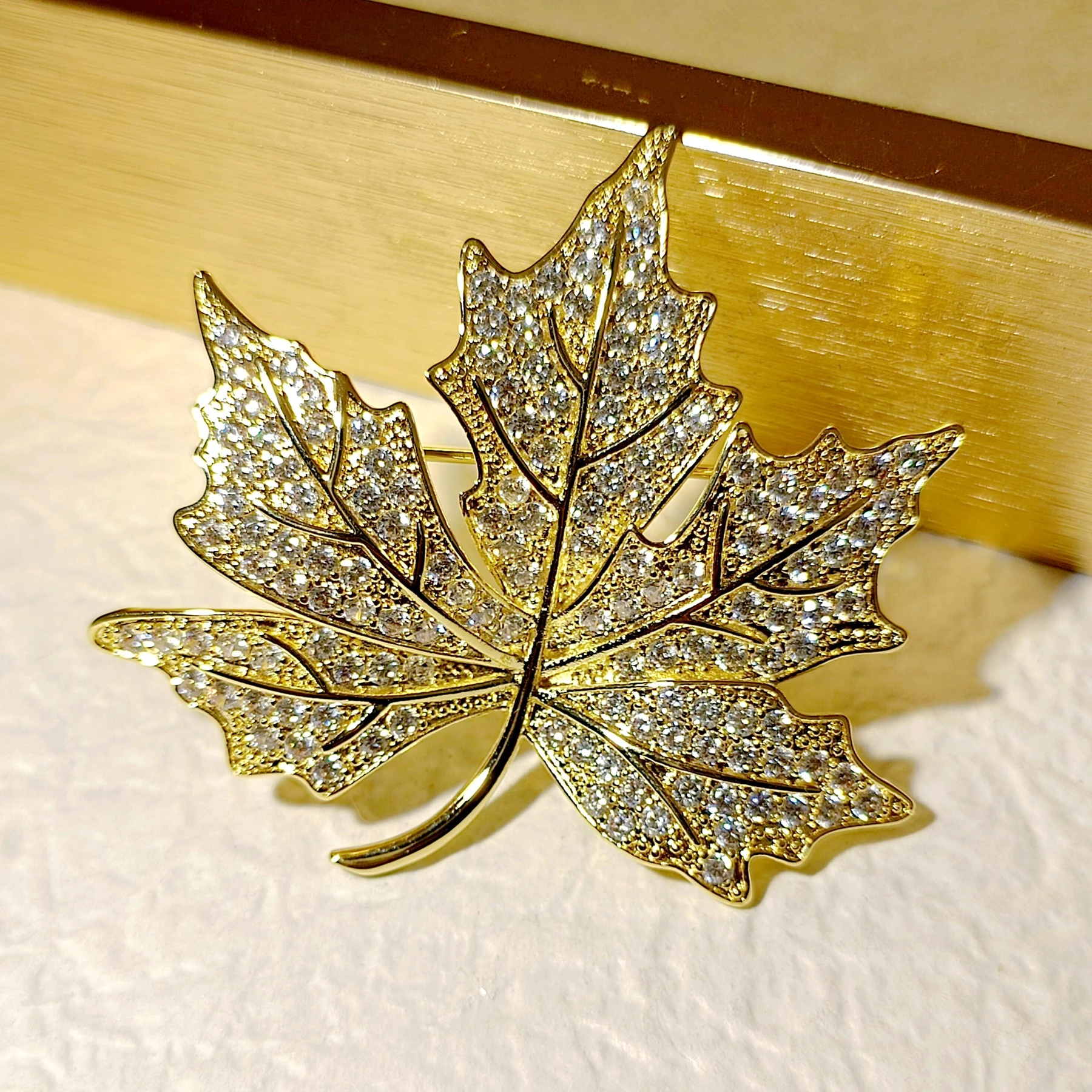 Shiny Micro Pave Clear CZ Gold Maple Leaf Brooch Canadian Maple Leaf Pin Queen Jewelry