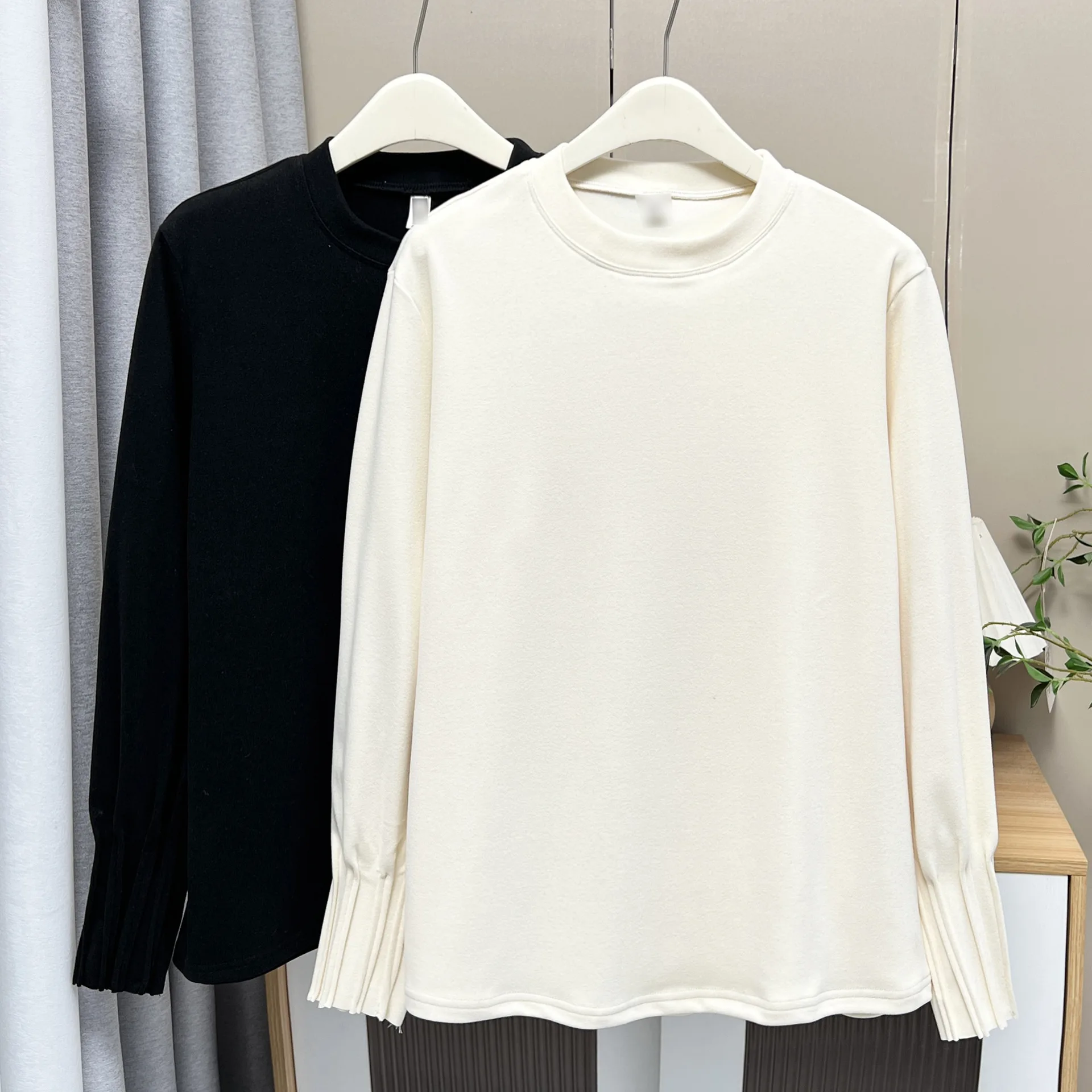 XXXXL Fashion Plus Size Women's T-Shirt Stylish Long Sleeved Pleated Cuffs For The 2025 autumn/winter De Velvet Warm Tops 088