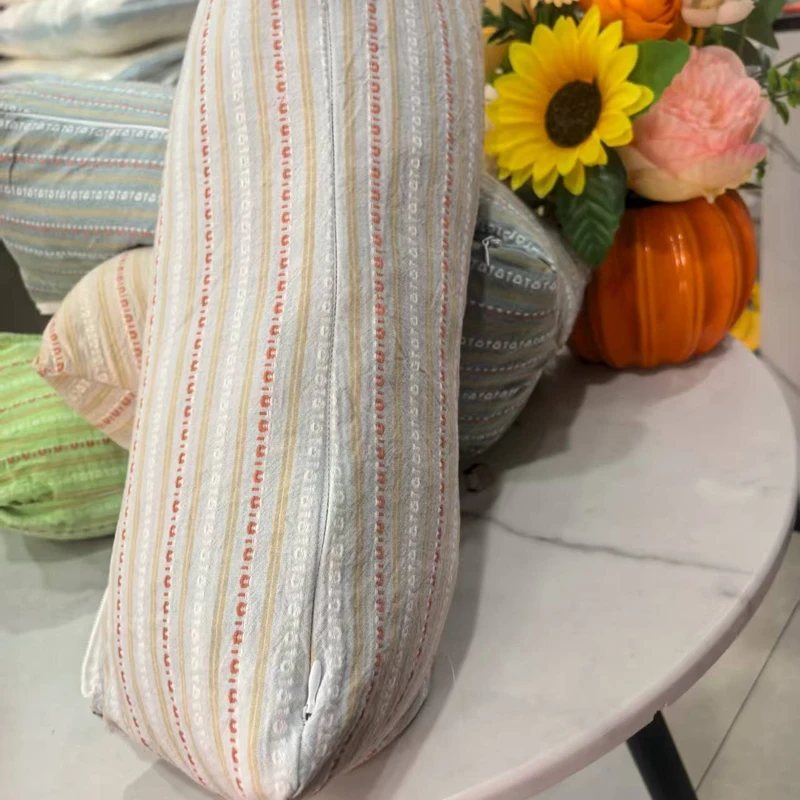 91 Home Textiles Network, the first-hand source of home textiles, looking for Home Textiles (General) Yunxi Pillow Industry 2025 New Cotton Triangle Tartary Buckwheat Neck Pillow Pillow Pillow Core